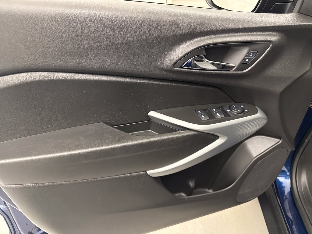 Used 2024 Chevrolet Trax LS FWD image 13