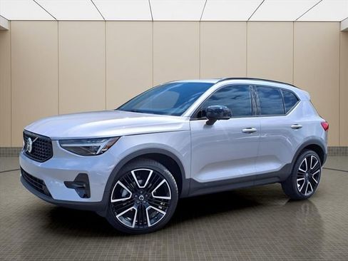 New 2026 Volvo XC40 B4 Plus w/ Protection Package Premier image 2