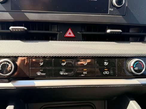 Used 2025 Kia Sportage LX FWD image 24