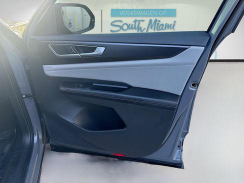 Certified 2025 Volkswagen Atlas Peak Edition SE image 35