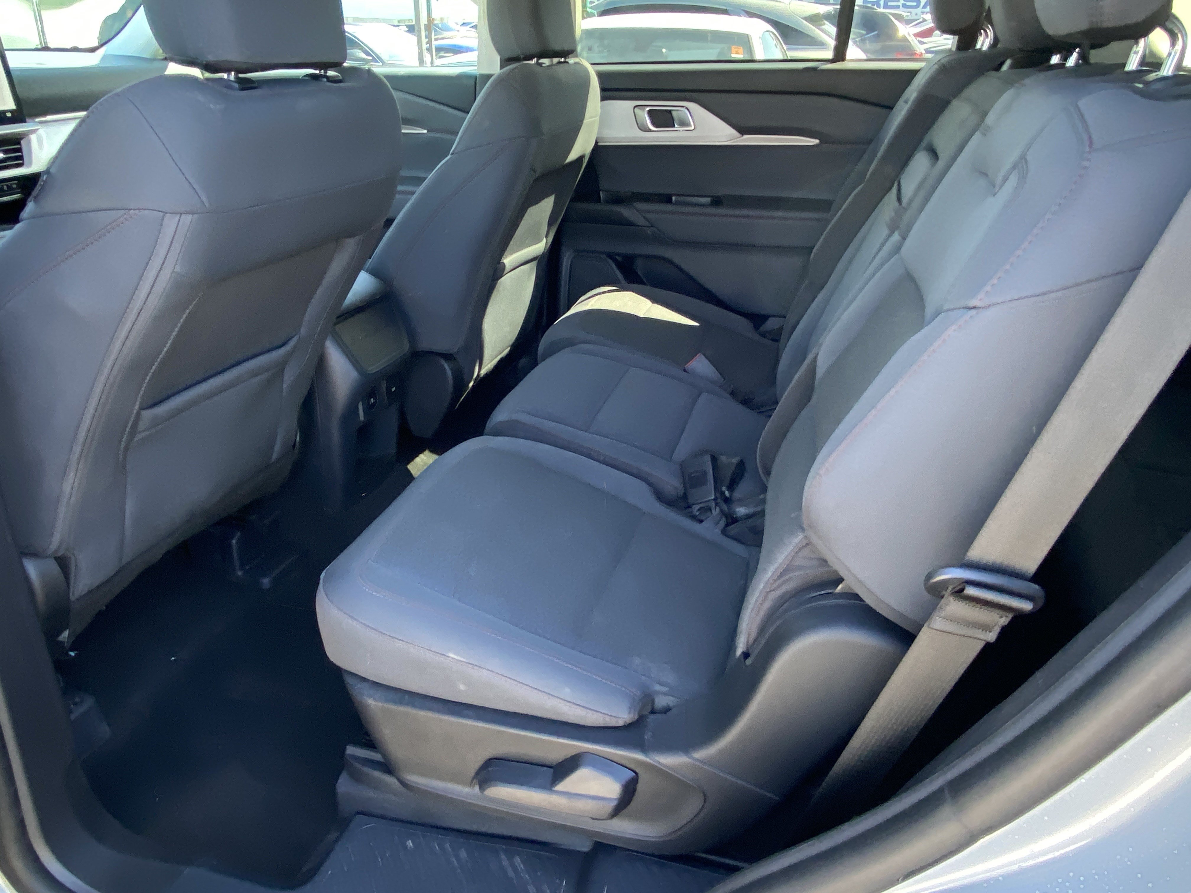 Used 2025 Ford Explorer Active RWD image 15