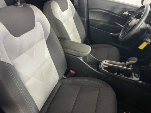 Used 2024 Chevrolet Trax LS w/ LS Convenience Package image 25