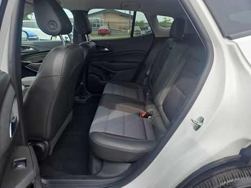 Used 2024 Chevrolet Trax LT w/ LT Convenience Package FWD image 25