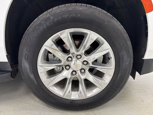 Used 2024 Chevrolet Suburban Premier image 36