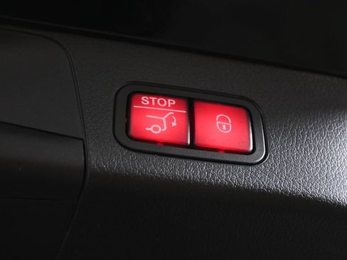 Used 2022 Mercedes-Benz GLB 250 4MATIC image 38