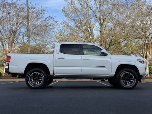 Used 2016 Toyota Tacoma SR5 image 2