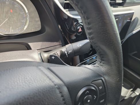 Used 2018 Toyota Corolla SE FWD image 23