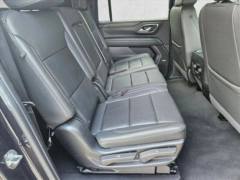 Used 2024 Chevrolet Suburban LT RWD image 19