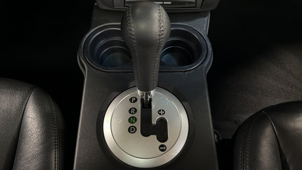 Used 2010 Mitsubishi Endeavor SE AWD/4WD image 38