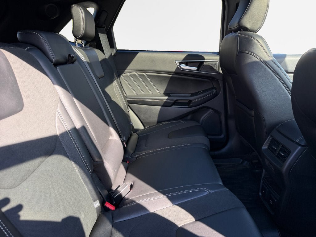 Used 2020 Ford Edge ST w/ Equipment Group 401A AWD/4WD image 29