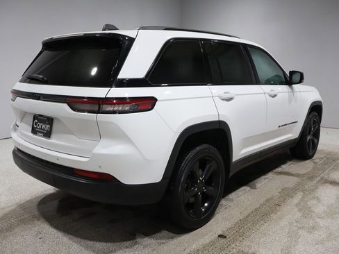 Used 2023 Jeep Grand Cherokee Altitude image 2