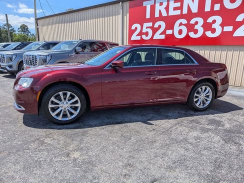 Used 2020 Chrysler 300 Touring AWD/4WD image 2
