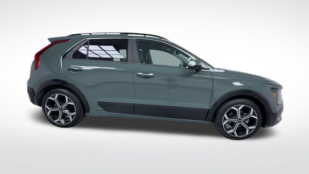 Used 2024 Kia Niro SX Touring FWD image 9