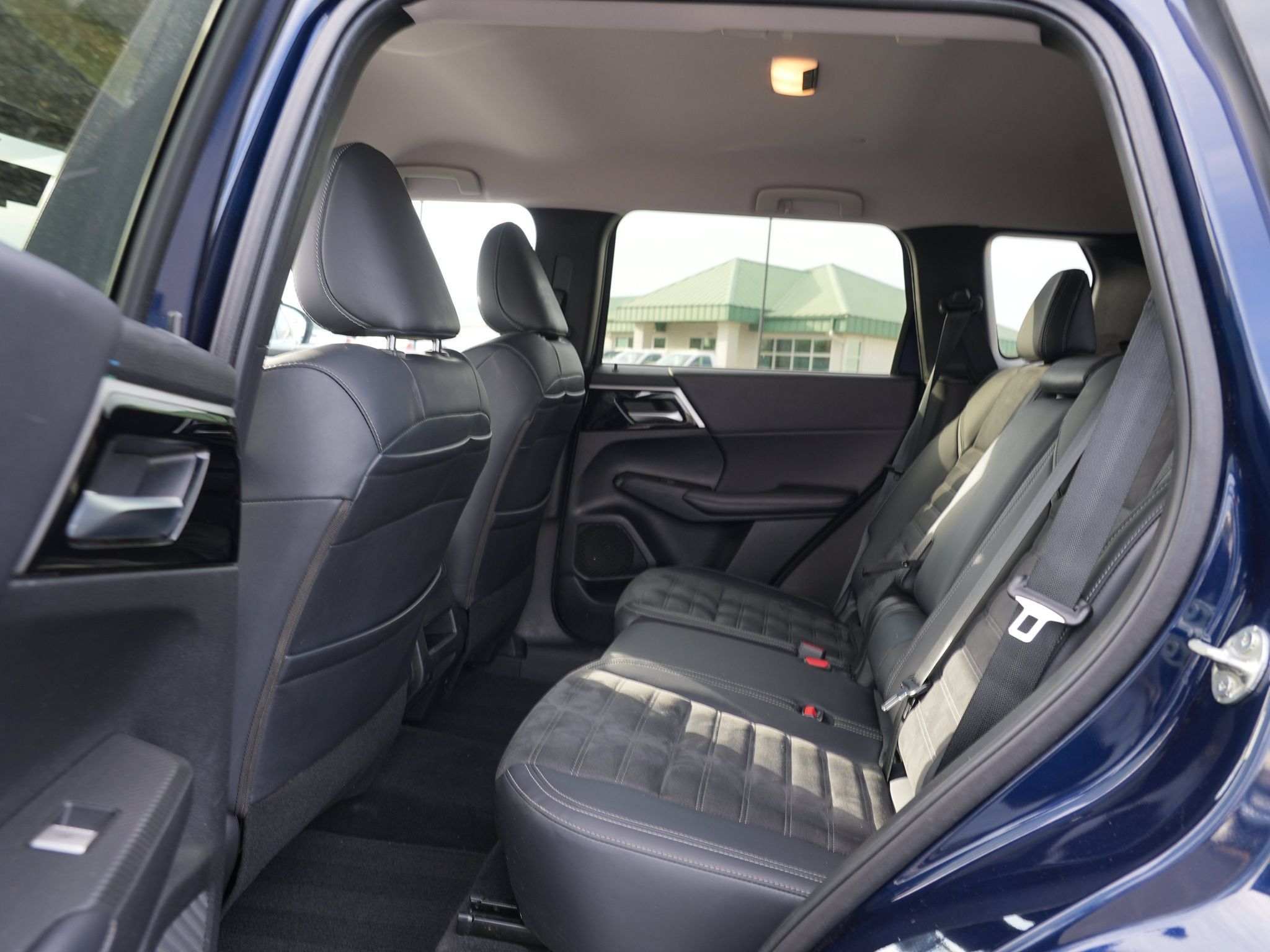 Used 2024 Mitsubishi Outlander SE AWD/4WD image 19
