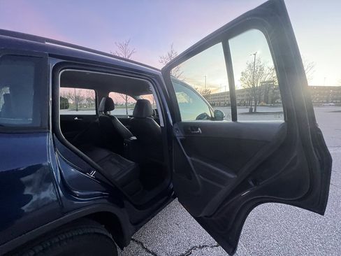 Used 2016 Volkswagen Tiguan S image 11