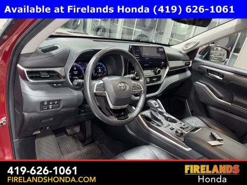 Used 2023 Toyota Highlander Limited image 15