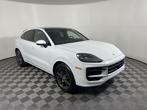Used 2025 Porsche Cayenne Coupe AWD/4WD image 9
