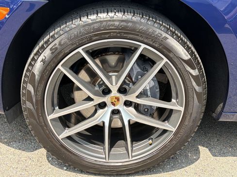 Used 2024 Porsche Macan AWD/4WD image 13