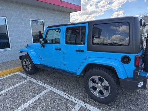 Used 2017 Jeep Wrangler Unlimited Sahara w/ Connectivity Group AWD/4WD image 7
