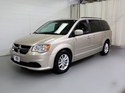 Used 2016 Dodge Grand Caravan SXT w/ Rear Park Assist Package FWD image 18