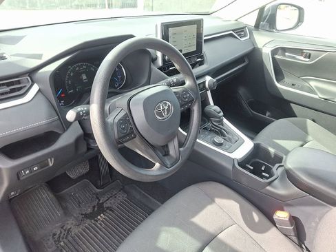 Used 2025 Toyota RAV4 XLE image 4