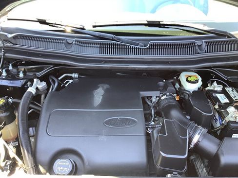 Used 2017 Ford Explorer XLT w/ Equipment Group 202A AWD/4WD image 9