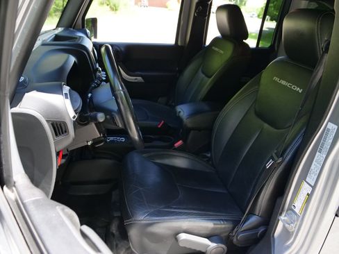 Used 2016 Jeep Wrangler Unlimited Rubicon AWD/4WD image 3