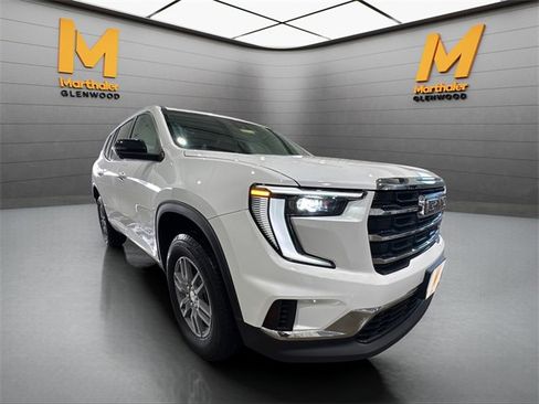 Used 2025 GMC Acadia Elevation image 3