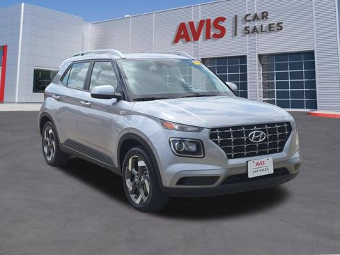 Used 2025 Hyundai Venue SEL FWD image 3