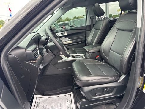 Certified 2023 Ford Explorer Limited w/ Limited Technology Package AWD/4WD image 16