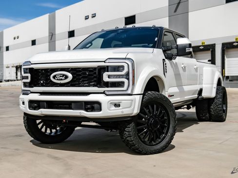 Used 2026 Ford F450 Platinum w/ FX4 Off-Road Package image 4