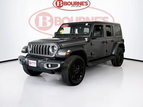 Used 2025 Jeep Wrangler Unlimited Sahara AWD/4WD image 5