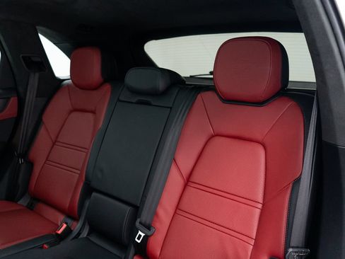 Used 2026 Porsche Cayenne GTS AWD/4WD image 26
