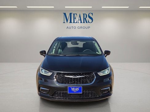 Used 2023 Chrysler Pacifica Touring-L image 8