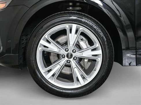 Used 2023 Audi Q8 Premium AWD/4WD image 25