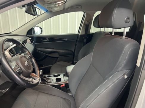 Used 2018 Kia Sorento LX w/ LX V6 Convenience Package image 11