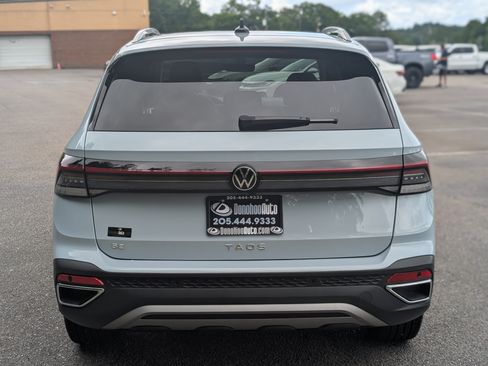 Used 2025 Volkswagen Taos SE w/ Panoramic Sunroof Package FWD image 8
