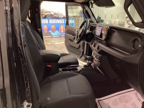 Used 2025 Jeep Wrangler Unlimited Rubicon 4xe w/ Safety Group image 30