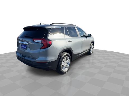 Used 2024 GMC Terrain SLE w/ Driver Convenience Package image 8