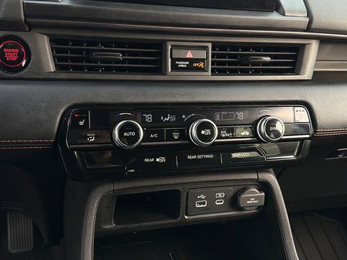 Used 2025 Honda Pilot TrailSport image 14