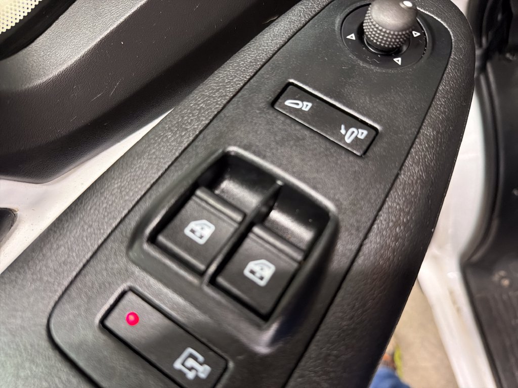 Used 2025 RAM ProMaster 2500 w/ Convenience Group FWD image 17