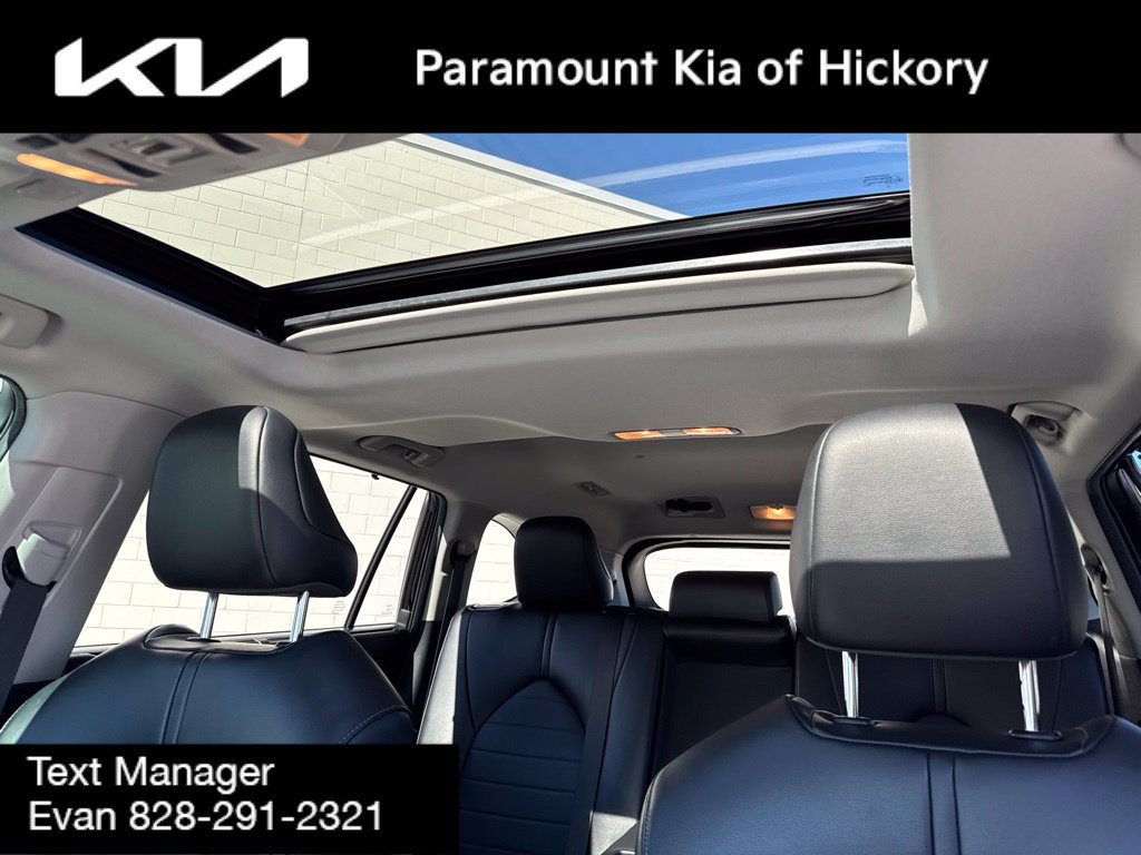 Used 2023 Toyota Highlander XLE FWD image 29
