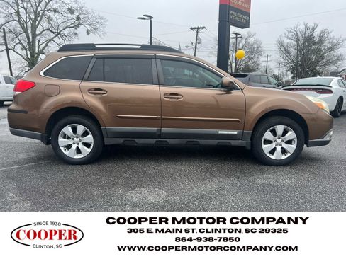 Used 2011 Subaru Outback 2.5i Limited image 7