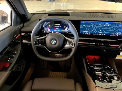 Certified 2025 BMW 530i 530i w/ Premium Package image 5