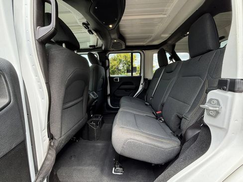 Used 2025 Jeep Wrangler Unlimited Sahara AWD/4WD image 22