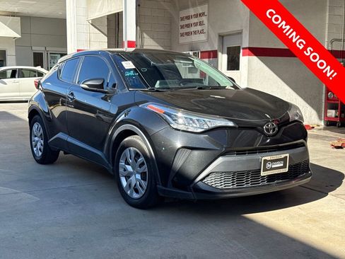 Used 2021 Toyota C-HR LE image 3