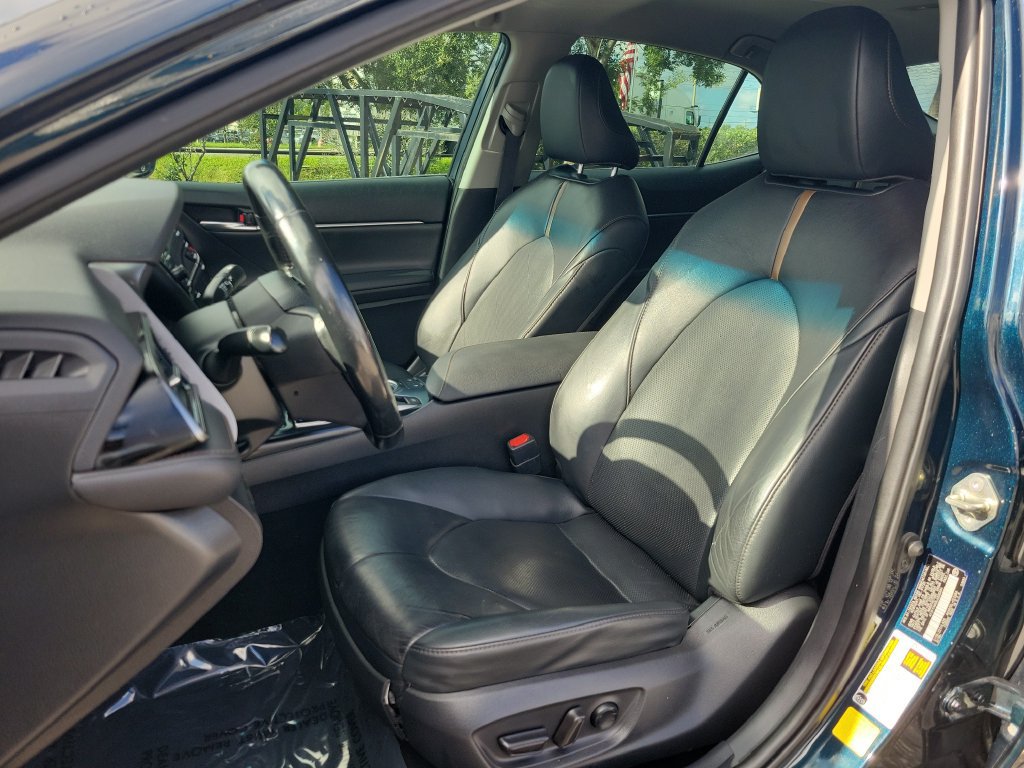 Used 2020 Toyota Camry XLE w/ Navigation Package FWD image 15