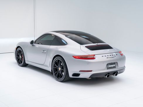 Used 2018 Porsche 911 Carrera S RWD image 3