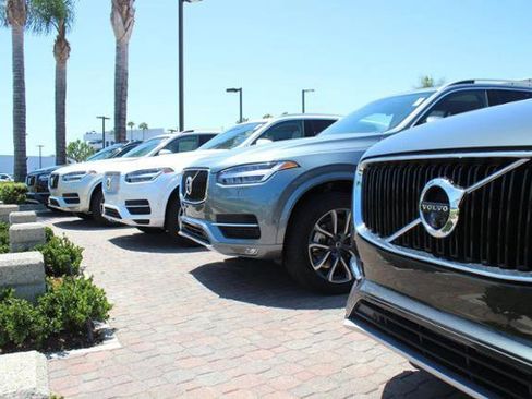 Certified 2024 Volvo XC40 B5 Ultimate w/ Climate Package image 36