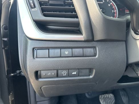Certified 2025 Nissan Rogue SV FWD image 17
